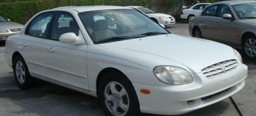 Hyundai MO White Mica Tri-Coat Pearl Basecoat Clearcoat Quart Paint Kit