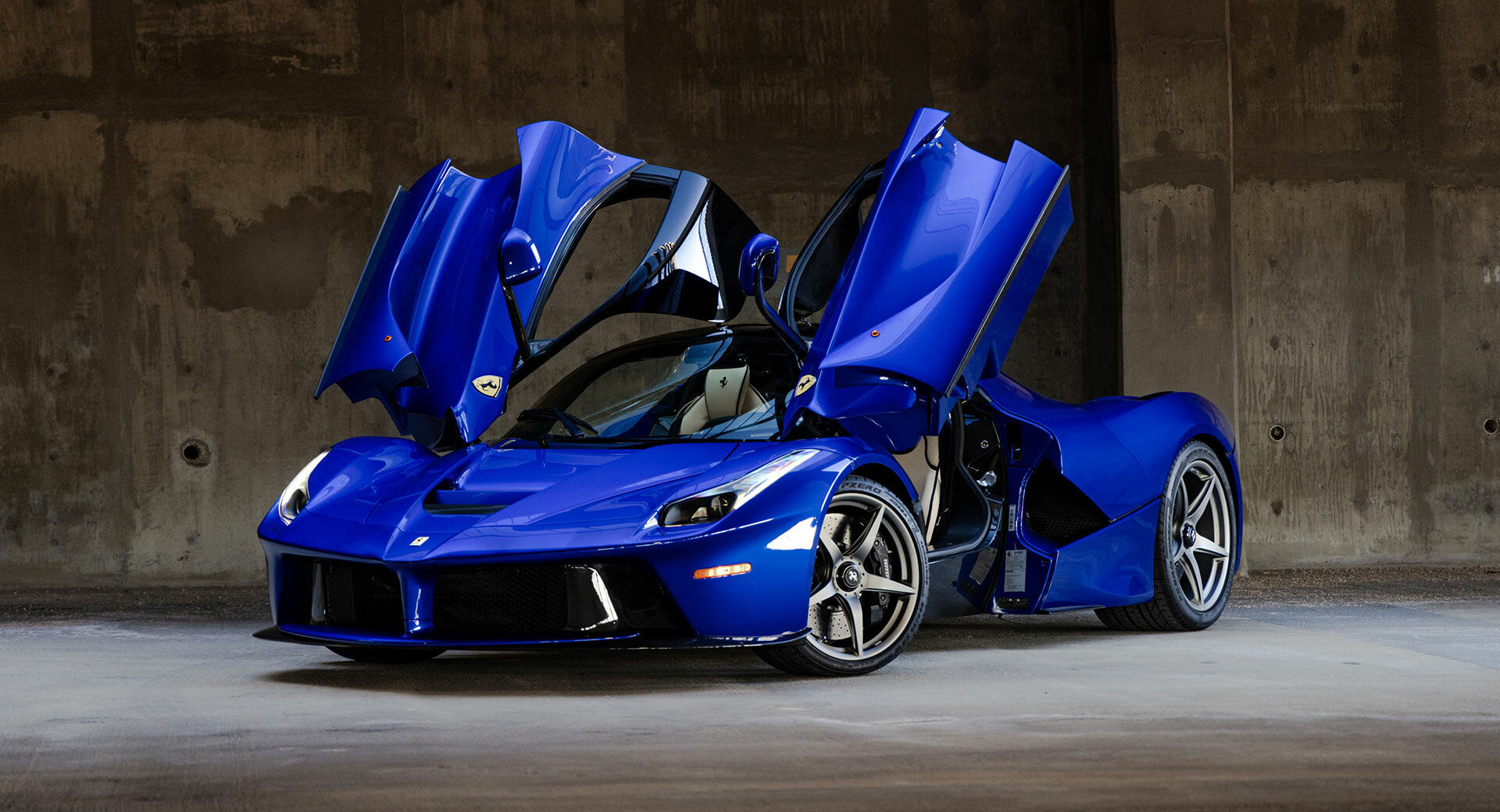 Ferrari 666119 Blu Elettrico Basecoat Clearcoat Complete Gallon