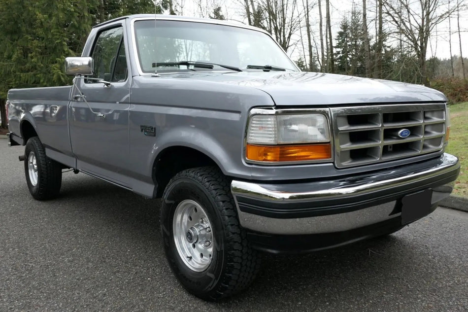 Ford MC Light Smoke Metallic Basecoat + Reducer Quart (Basecoat Only) Paint Kit