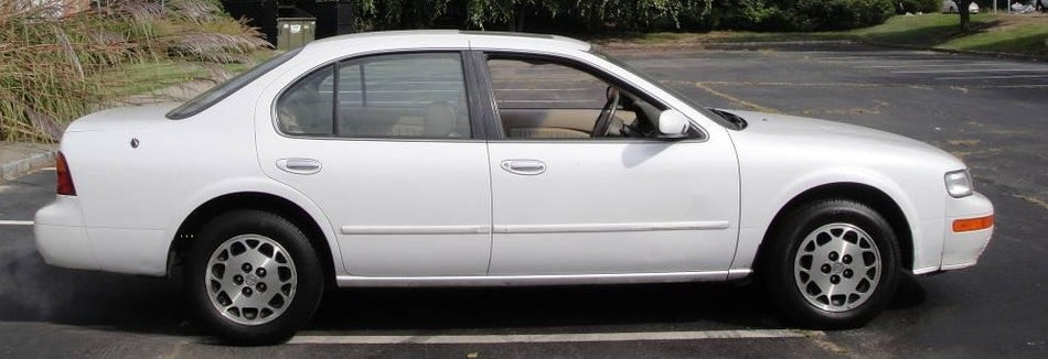 Nissan QN0 Arctic White Tri-Coat Pearl Basecoat Clearcoat Quart Paint Kit