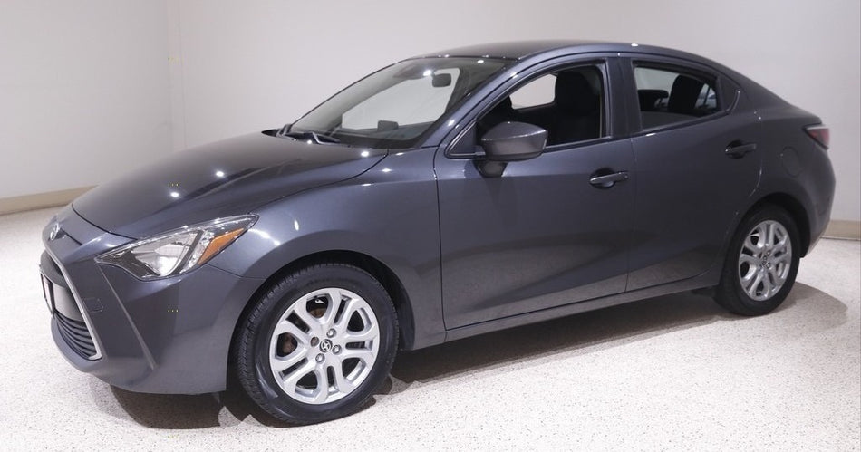 Toyota 42A Graphite Metallic Basecoat With Reducer Quart (Basecoat Only)