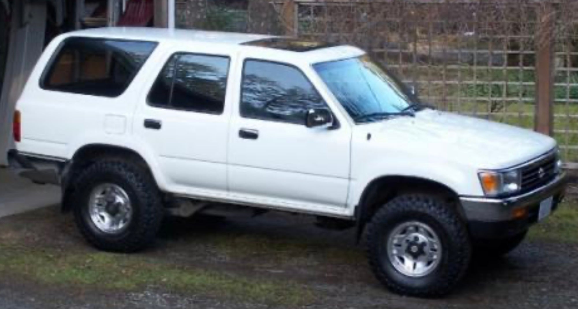 White Toyota 045 Basecoat Clearcoat Complete Gallon Kit – Auto